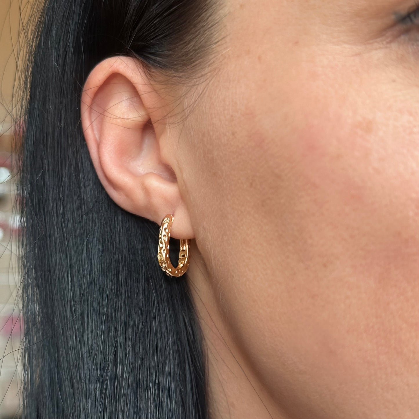 Aurora Texture Hoops – apzeltīti riņķīšu auskari