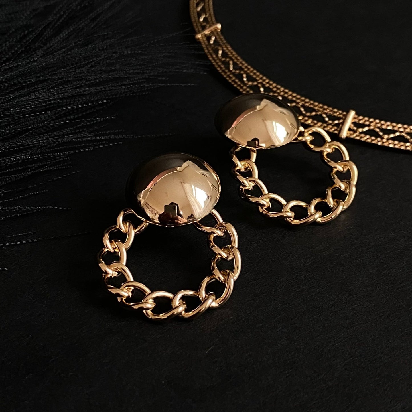 Bold Loop – Apzeltīti nagliņauskari ar ķēdītes dizainu – apzeltītas rotaslietas | Tavas Rotas