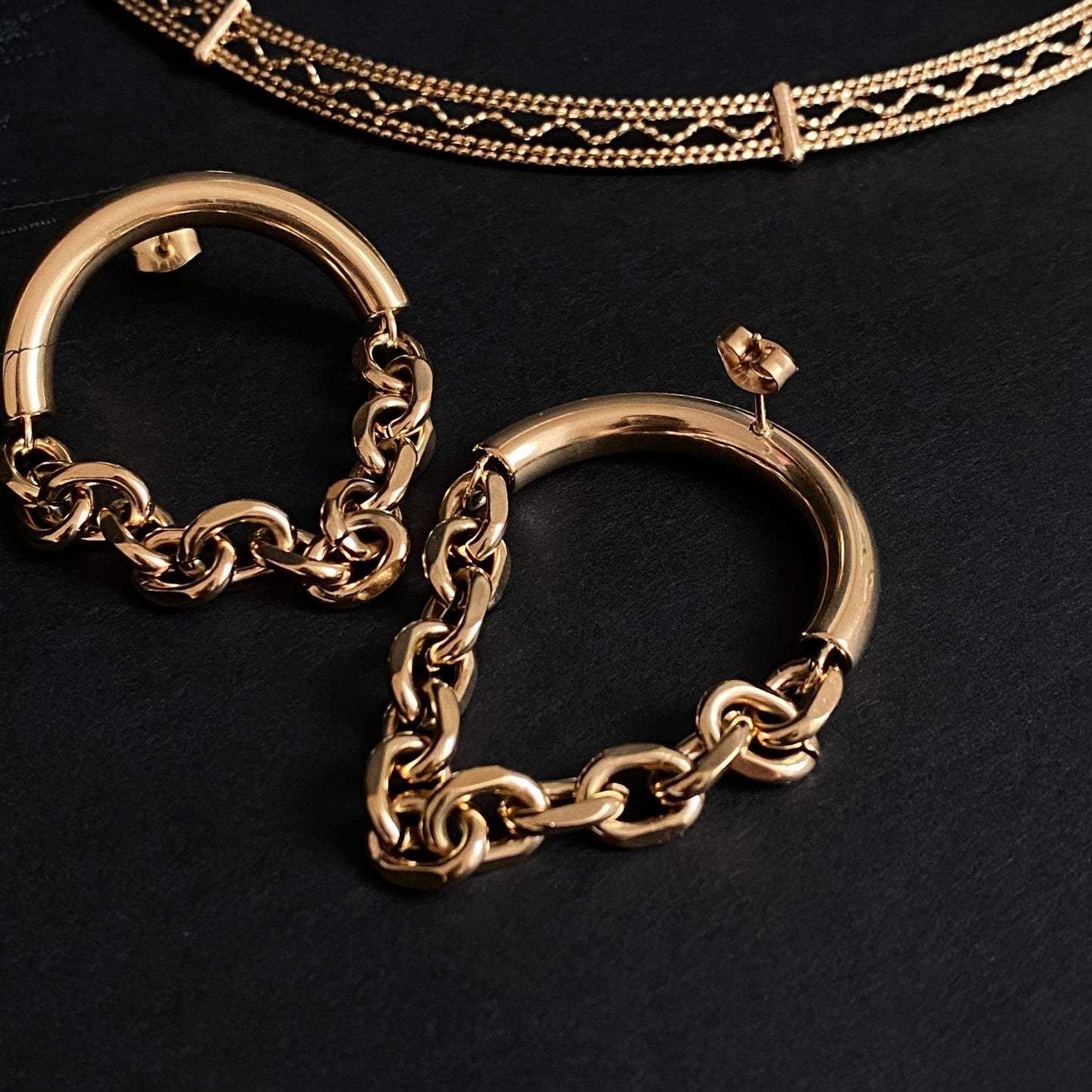Golden Chain – Apzeltīti lieli nagliņauskari ar ķēdīti – apzeltītas rotaslietas | Tavas Rotas