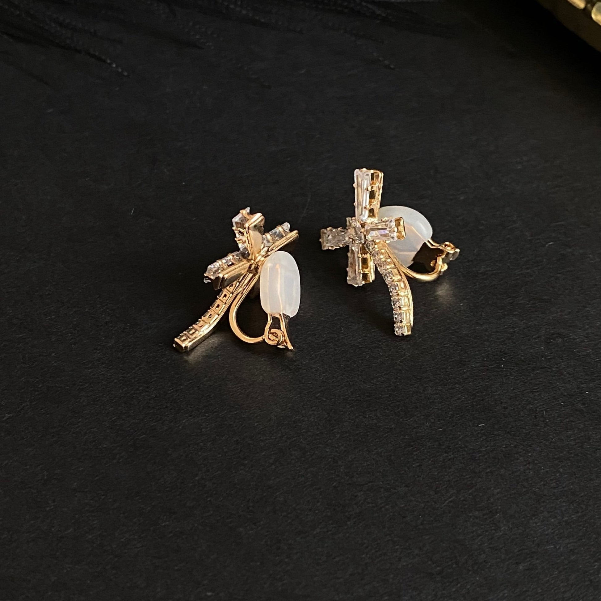 Golden Dragonfly – Apzeltīti klipši ar cirkonijiem – apzeltītas rotaslietas | Tavas Rotas