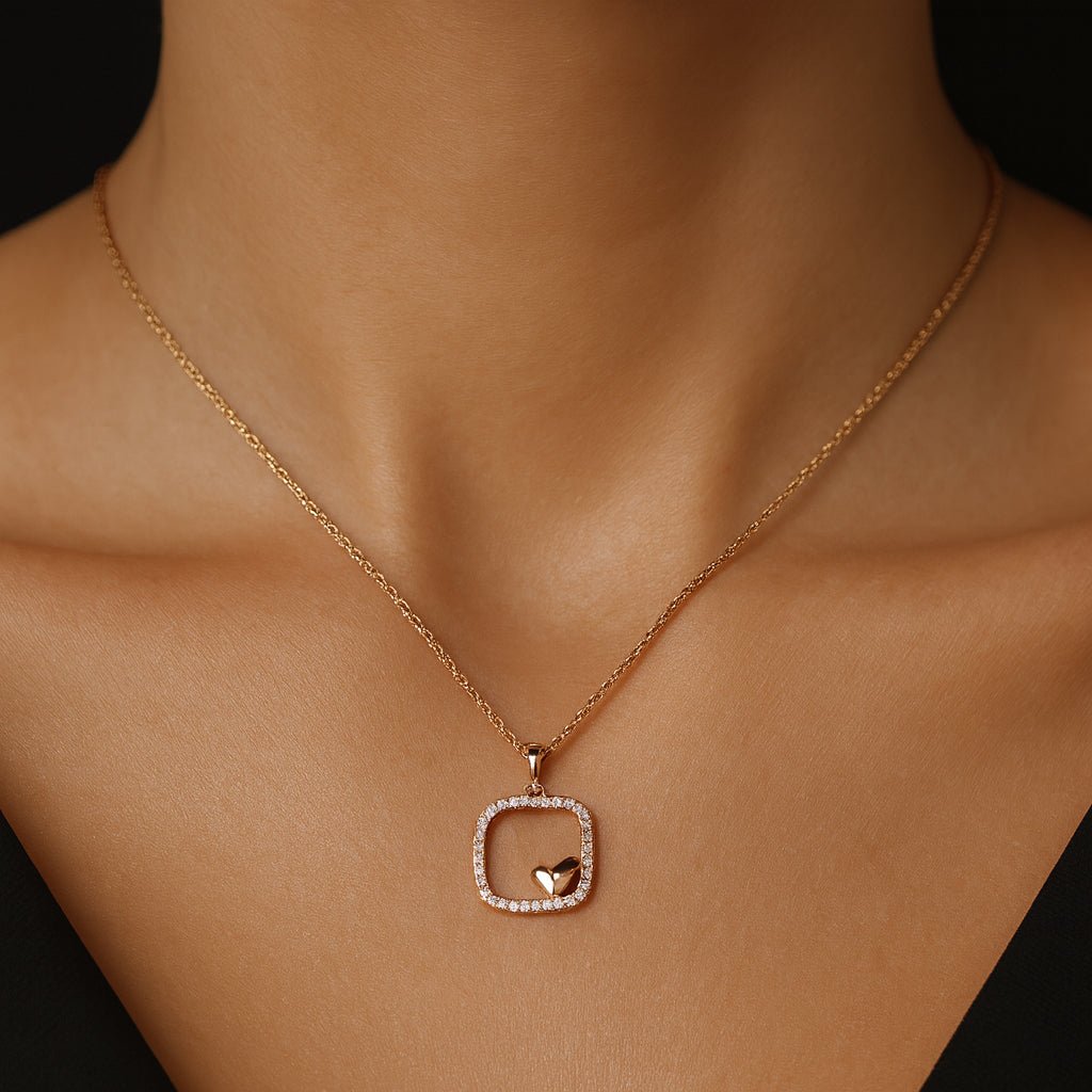 Heart Frame – Apzeltīta kaklarota ar sirds kulonu – apzeltītas rotaslietas | Tavas Rotas