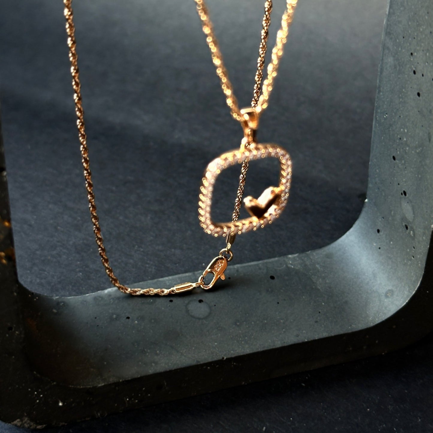 Heart Frame – Apzeltīta kaklarota ar sirds kulonu – apzeltītas rotaslietas | Tavas Rotas