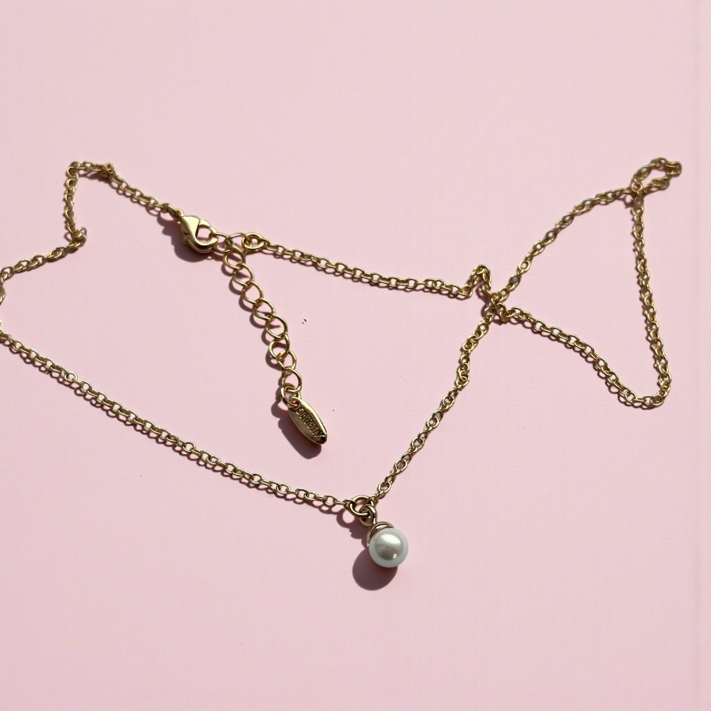 Mini Pearl – Apzeltīta kaklarota ar mazu pērli – apzeltītas rotaslietas | Tavas Rotas