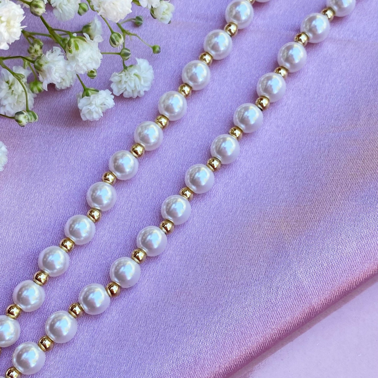 Pērļu elegance – apzeltīta kaklarota ar pērlēm