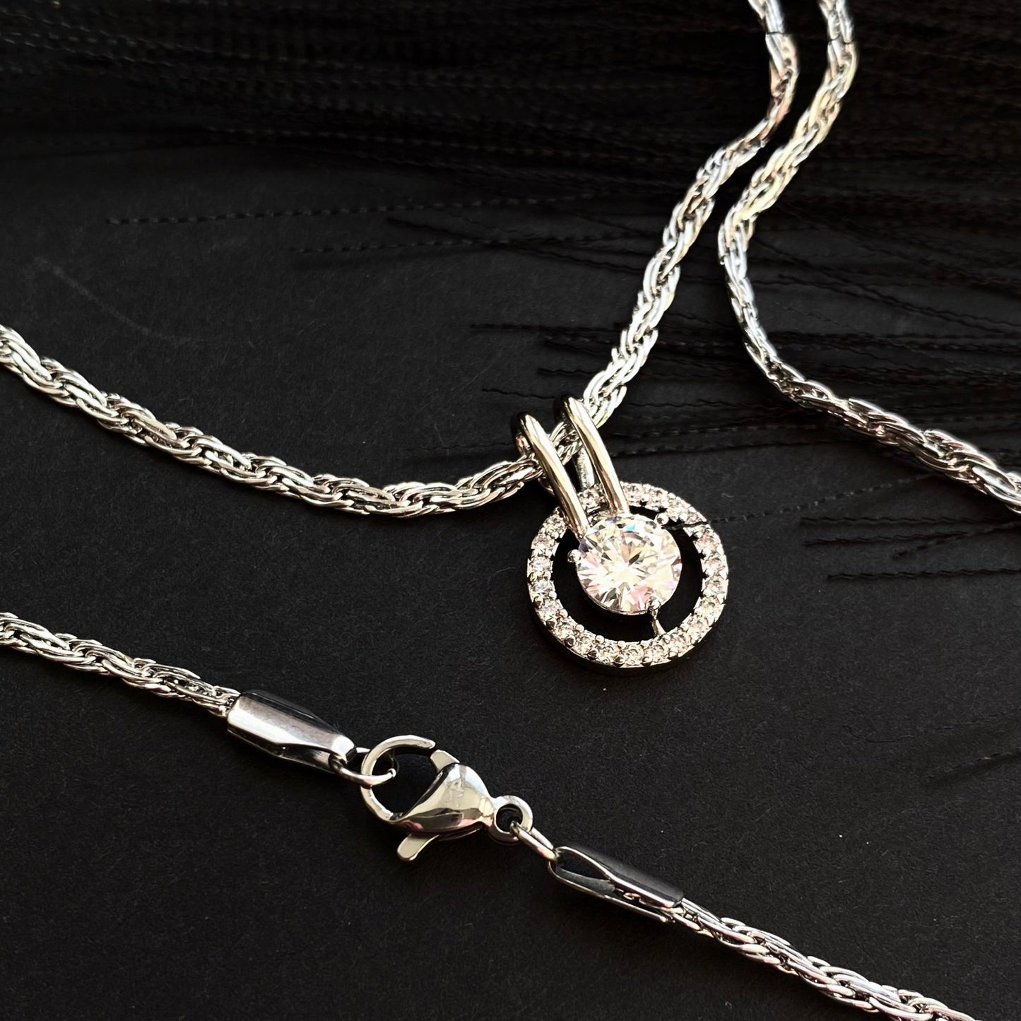 - Radiant Circle – Kaklarota ar mirdzošu apaļu kristālu - 4