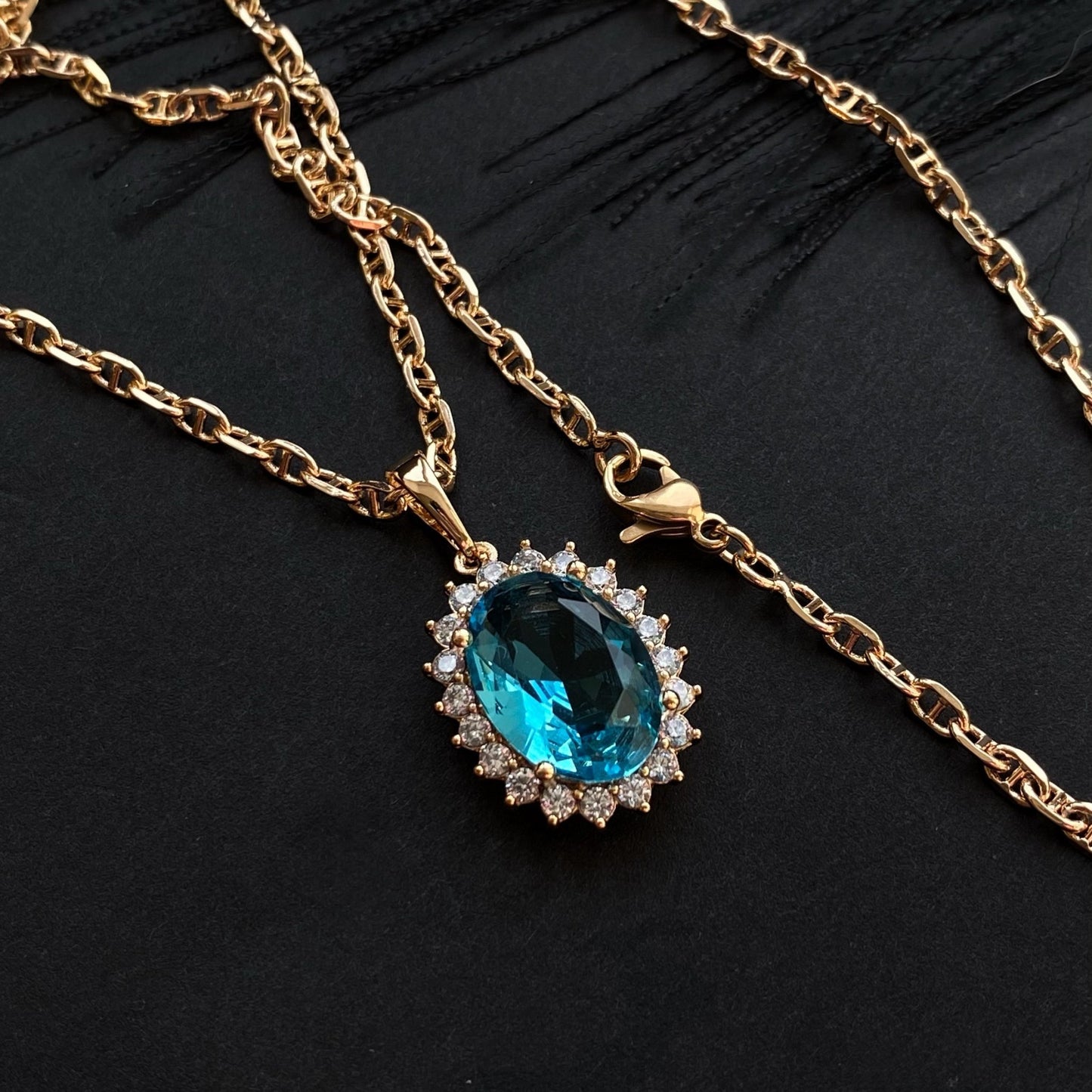 - Royal Blue – Grezna kaklarota ar ovālu zilā kristāla kulonu - 4