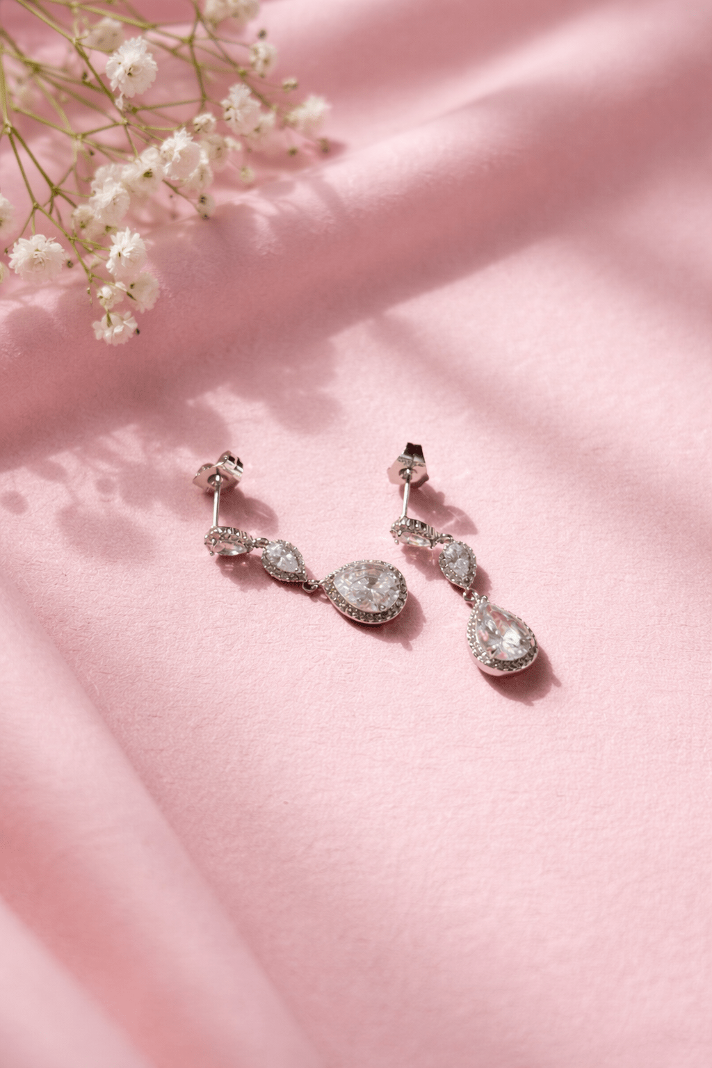 Apsudraboti nagliņu auskari ar cirkonijiem - 18k - apzeltita - rotas