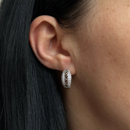 Apsudraboti riņķīši ar cirkonijiem un savītu dizainu - 18k - apzeltita - rotas