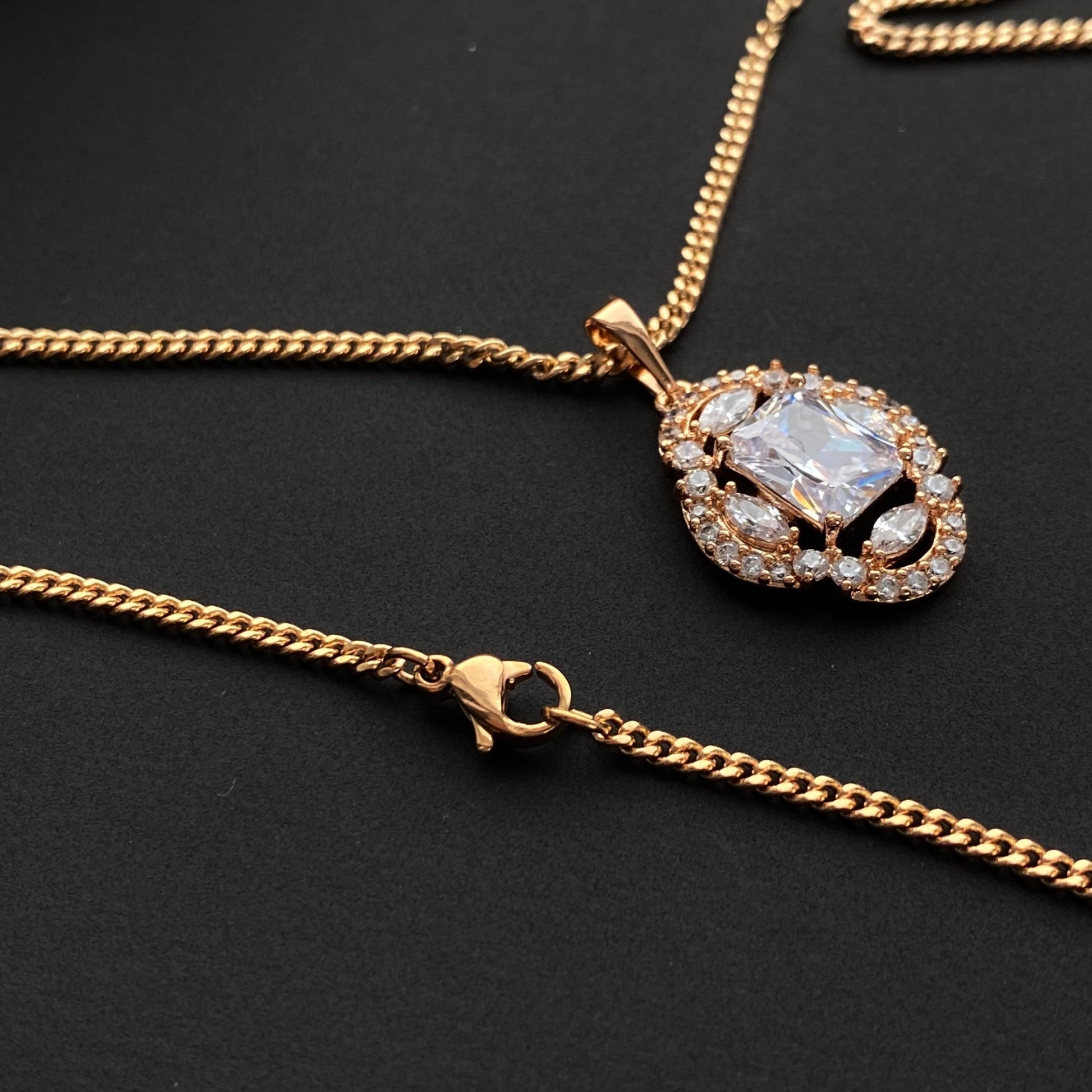 Apzeltīta kaklarota ar kristāla kulonu - 18k - apzeltita - rotas