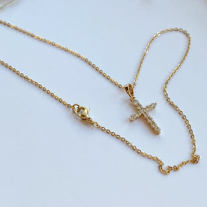 Apzeltīta kaklarota ar krusta kulonu – apzeltītas rotaslietas | Tavas Rotas