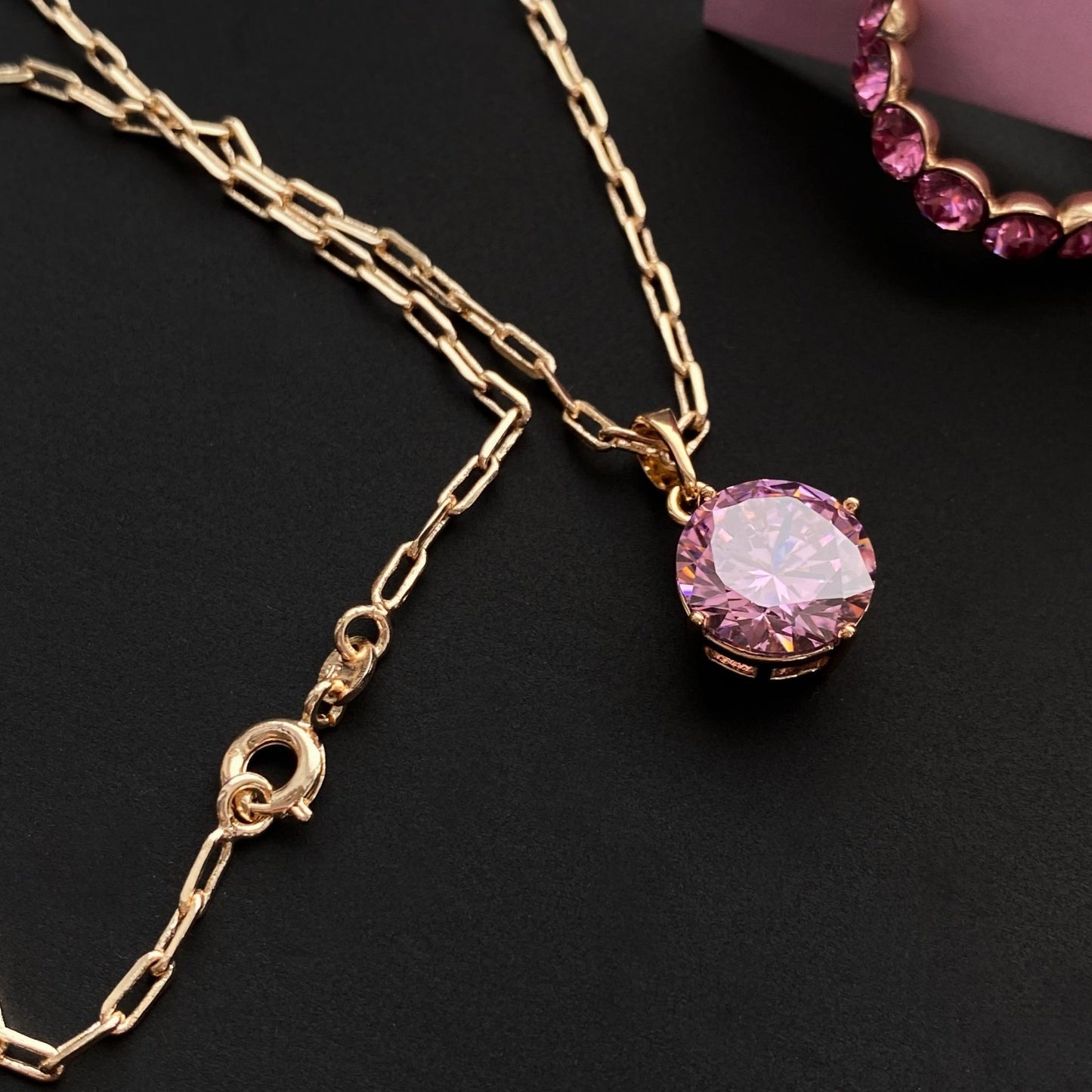 Apzeltīta kaklarota ar lielu rozā kristālu - 18k - apzeltita - rotas
