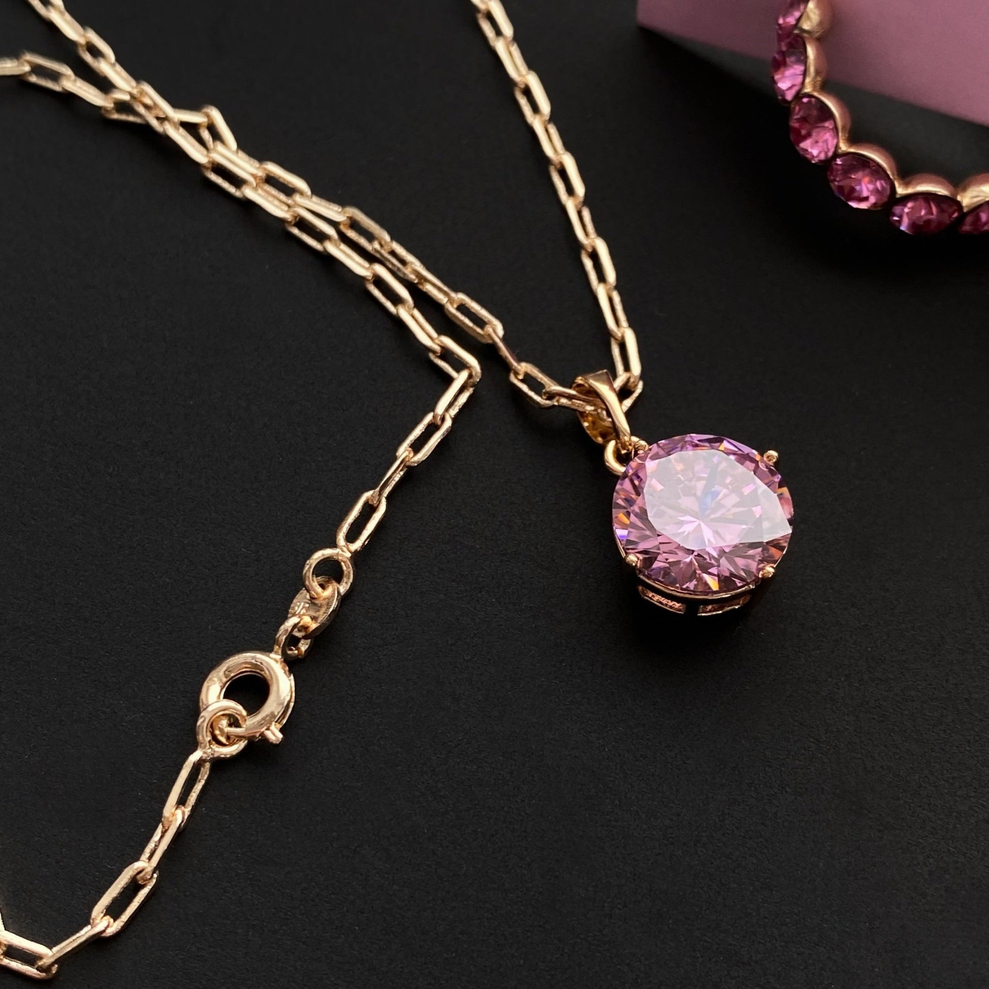Apzeltīta kaklarota ar lielu rozā kristālu - 18k - apzeltita - rotas