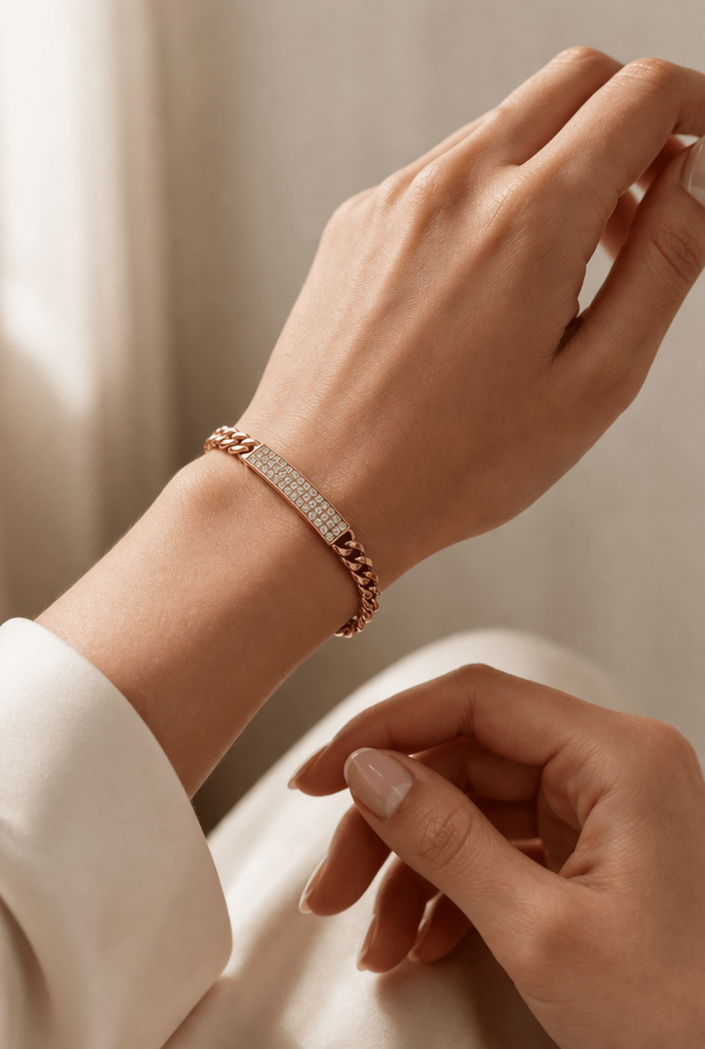 Apzeltīta rokassprādze ar iestrādātiem cirkonijiem - 18k - apzeltita - rotas