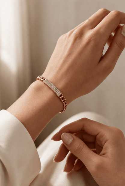 Apzeltīta rokassprādze ar iestrādātiem cirkonijiem - 18k - apzeltita - rotas