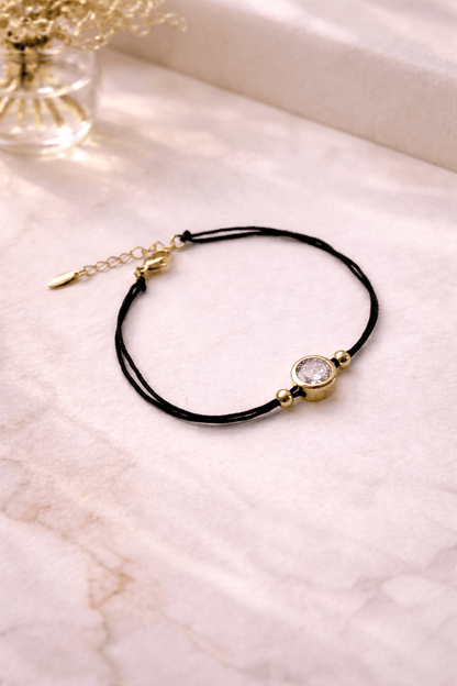 Apzeltīta rokassprādze ar melnu aukliņu un cirkoniju - 18k - apzeltita - rotas