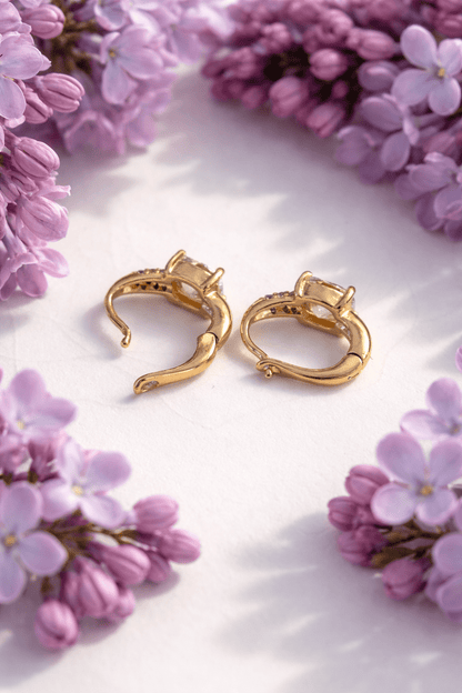 Apzeltīti auskari ar kvadrātveida kristālu un cirkonijiem - 18k - apzeltita - rotas