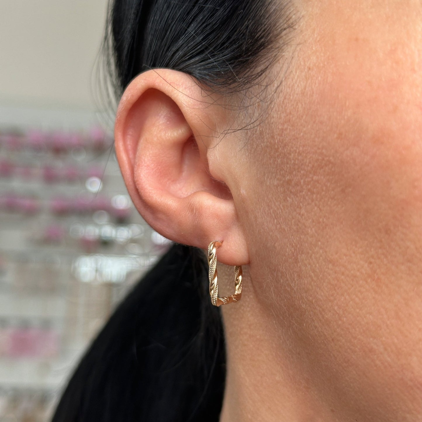 Apzeltīti kvadrāta formas riņķīši ar tekstūru - 18k - apzeltita - rotas