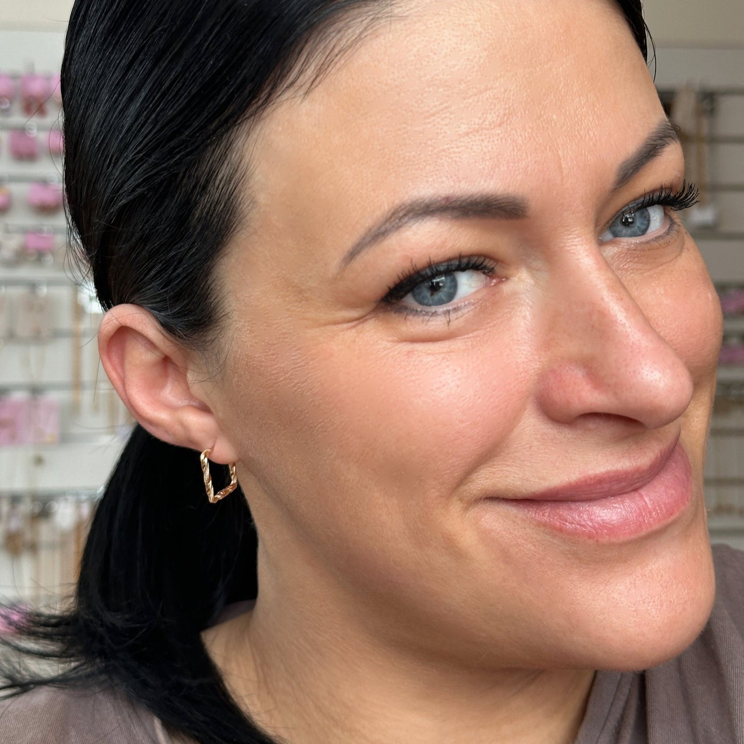 Apzeltīti kvadrāta formas riņķīši ar tekstūru - 18k - apzeltita - rotas