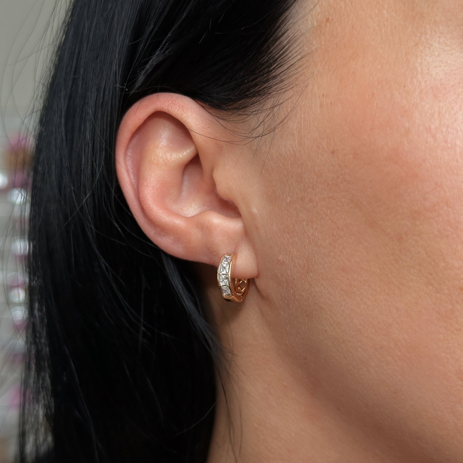 Apzeltīti mazi riņķīši ar kvadrātveida kristāliem - 18k - apzeltita - rotas