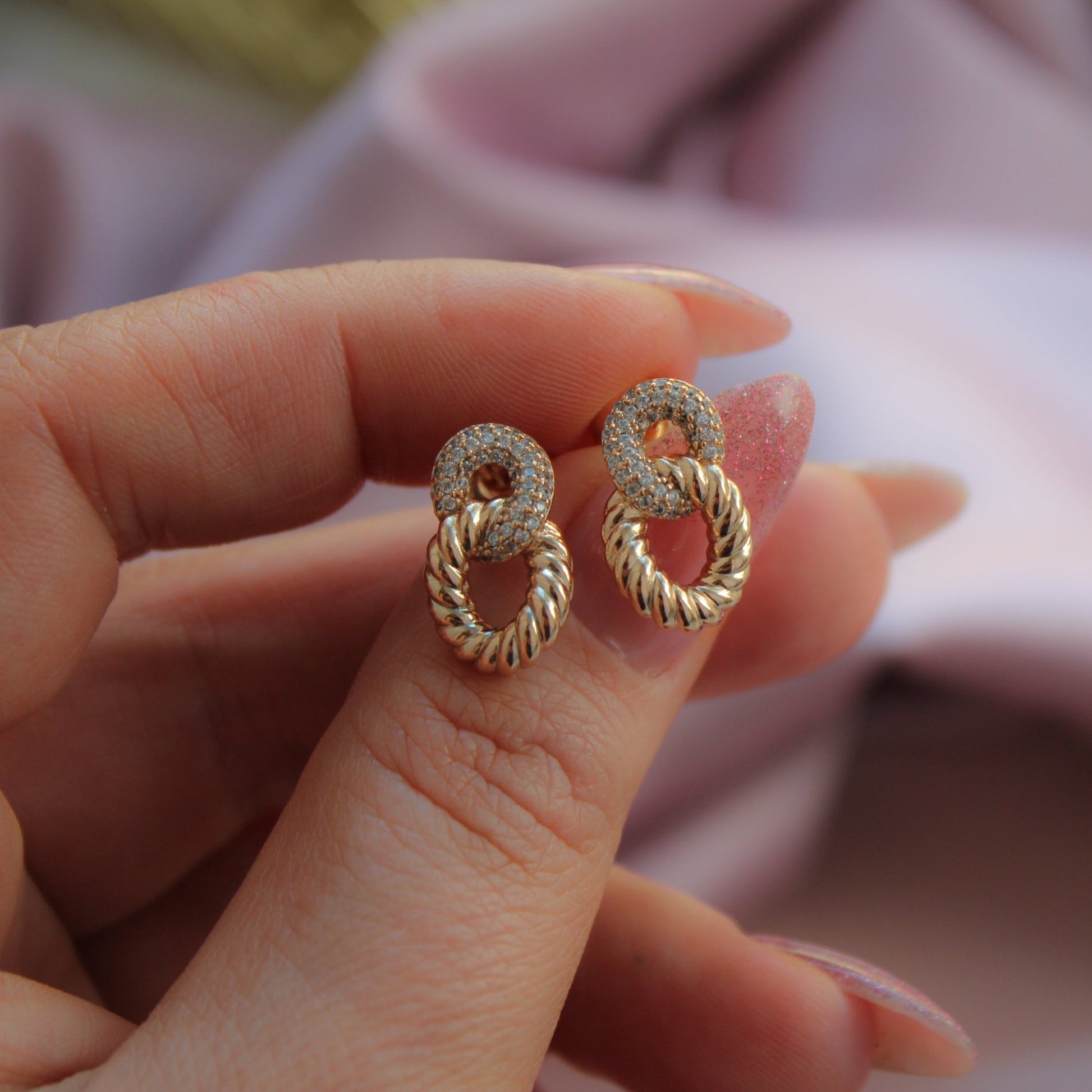 APZELTĪTI NAGLIŅU AUSKARI