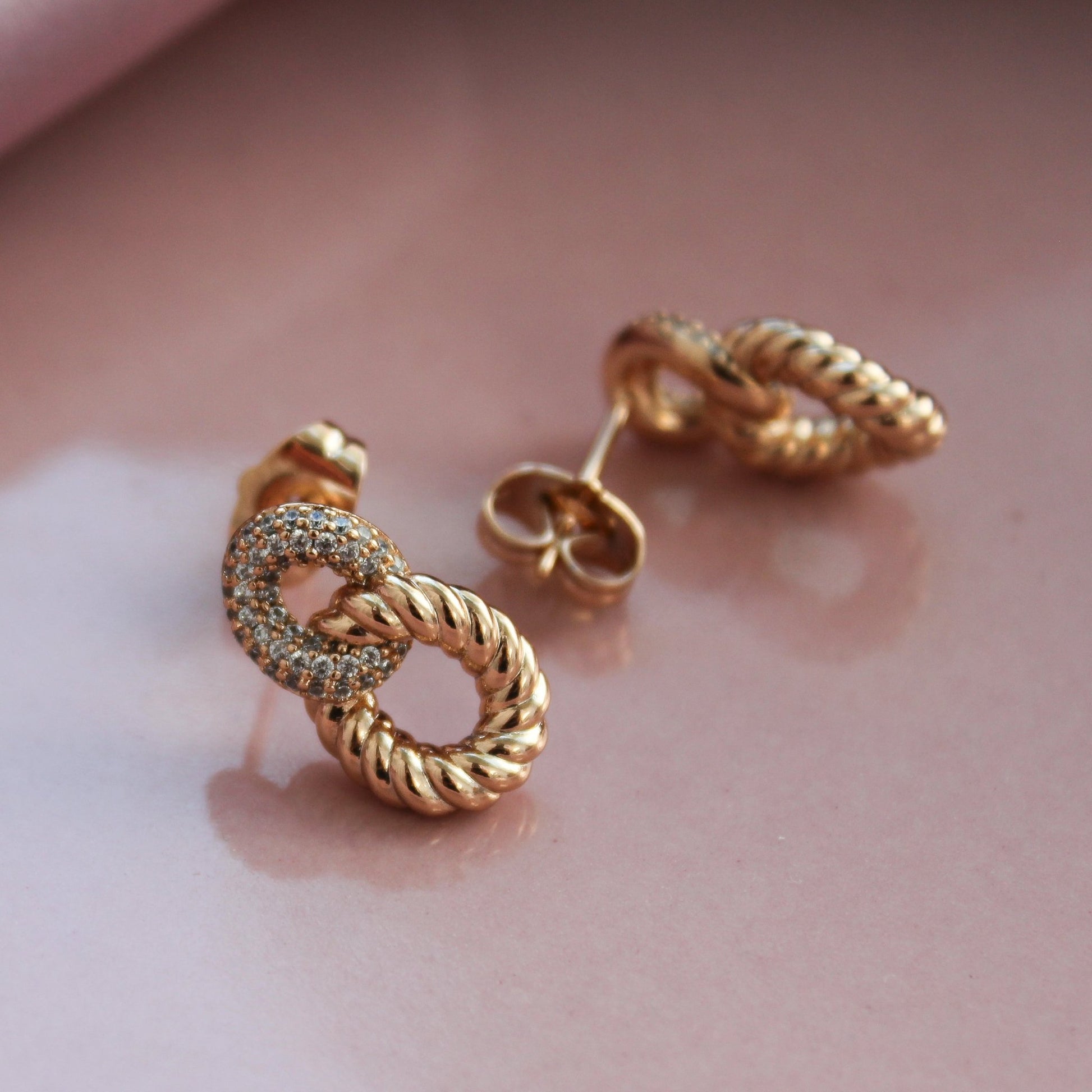 APZELTĪTI NAGLIŅU AUSKARI