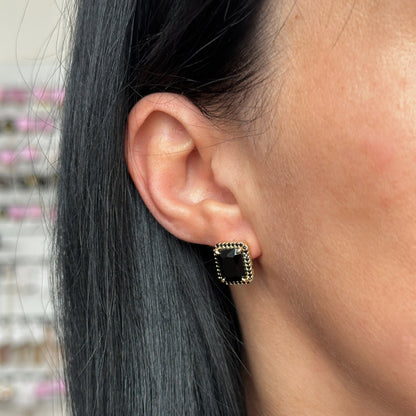 Apzeltīti nagliņu auskari ar melniem cirkonijiem - 18k - apzeltita - rotas