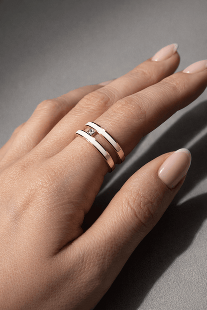 Apzeltīts gredzens ar baltu akcentu un cirkonijiem - 18k - apzeltita - rotas