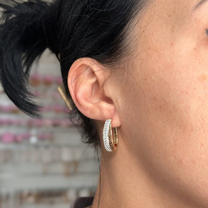 Elara – Apzeltīti auskari ar cirkoniju un angļu aizdari – apzeltītas rotaslietas | Tavas Rotas