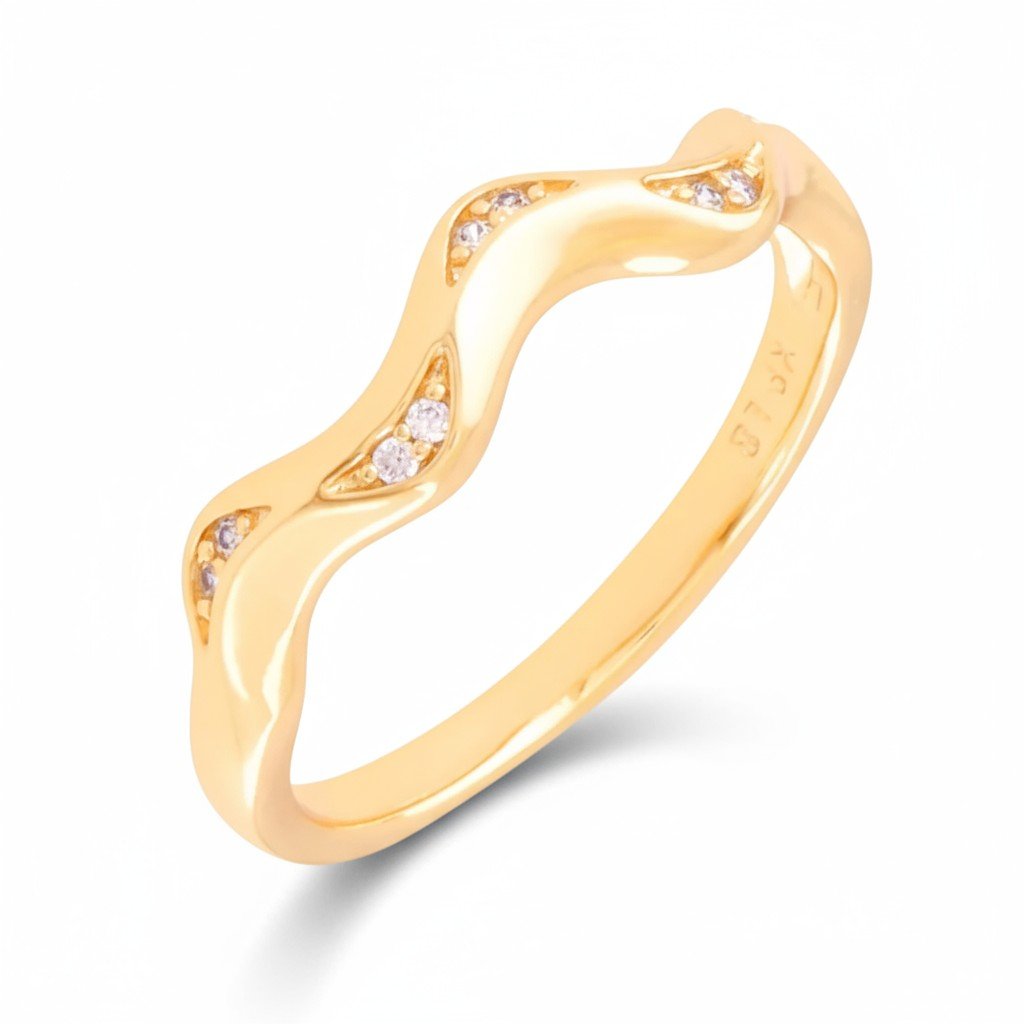 Golden Wave Mini – Smalks gredzens ar kristāliem – apzeltītas rotaslietas | Tavas Rotas