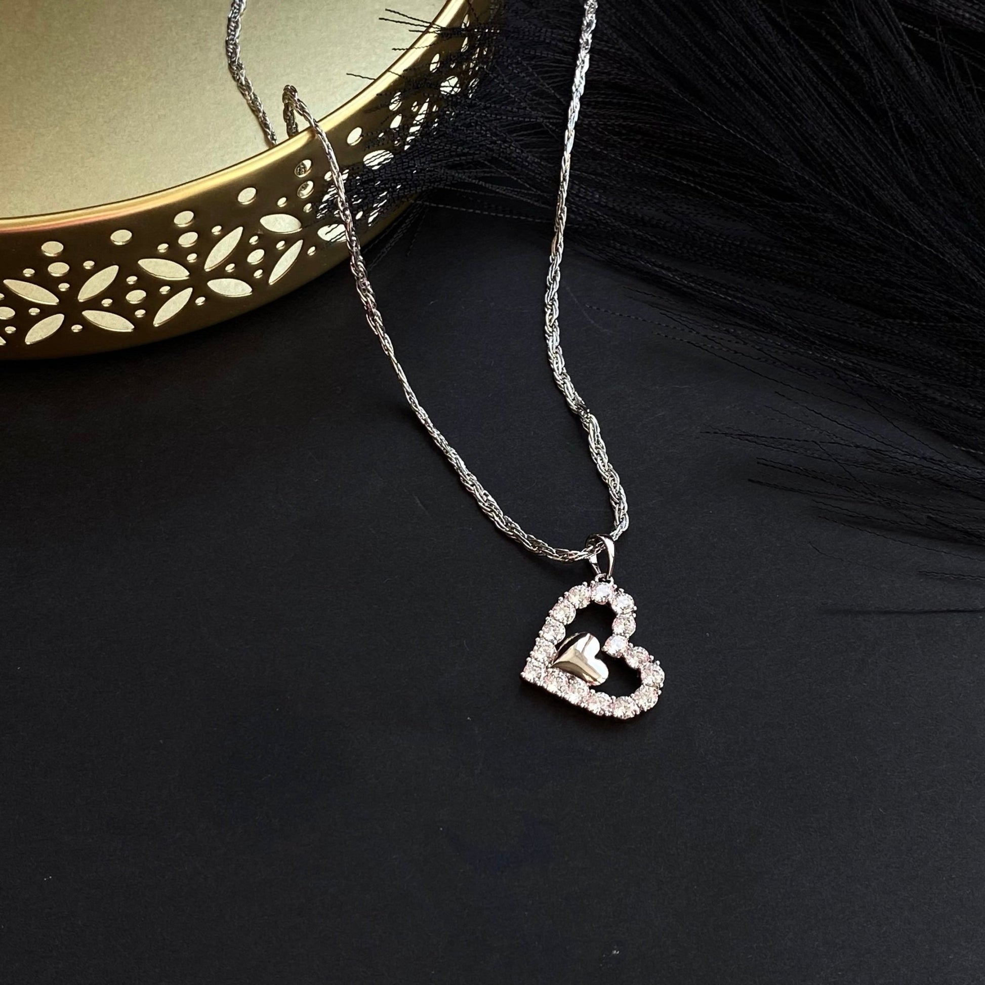  - Heart Glow – Kaklarota ar mirdzošu sirds kulonu - 2