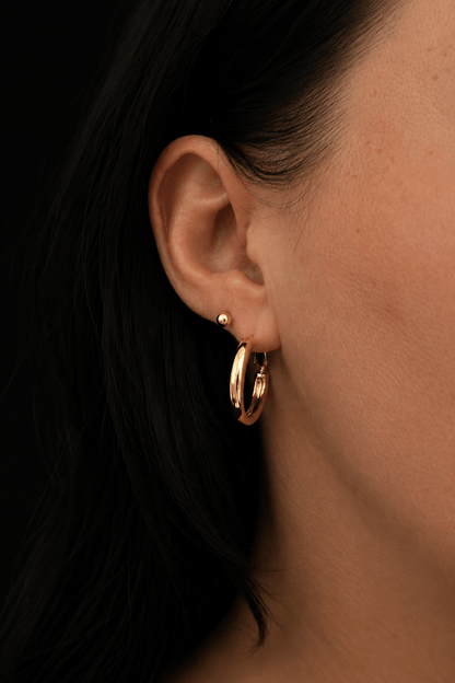 Inese – 18k paauksuoti auskarai su kamuoliuku (4mm) paauksuoti moteriški papuošalai