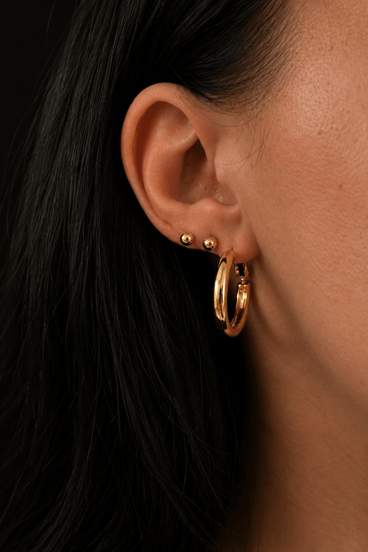 Inese – 18k paauksuoti auskarai su kamuoliuku (4mm) paauksuoti moteriški papuošalai