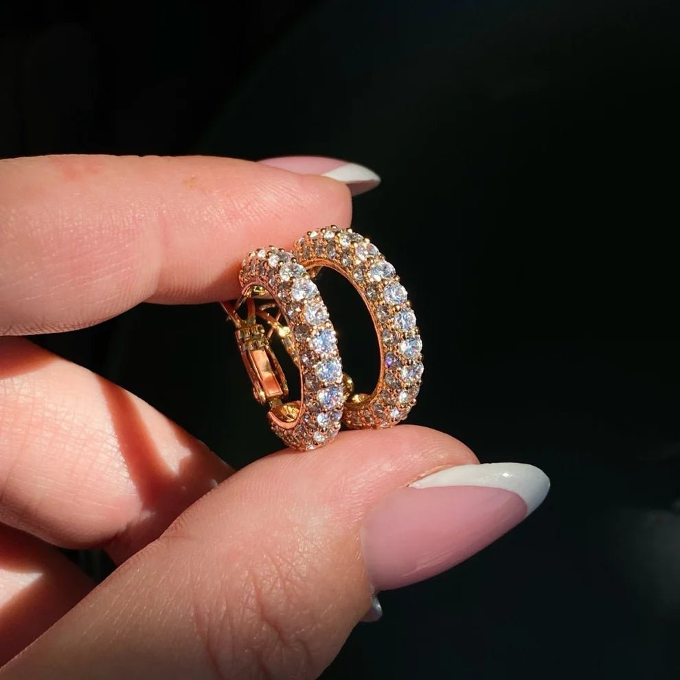 Mirdzoši apzeltīti riņķīšu auskari ar cirkoniju – TAVAS ROTAS