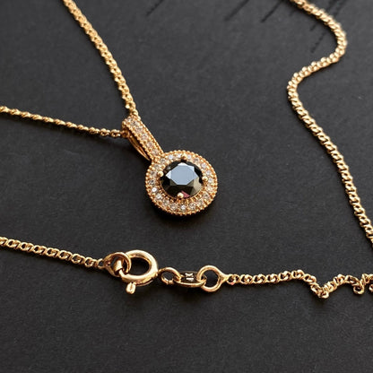  - Noir Halo – Melna kristāla kaklarota ar mirdzošu ietvaru - 4