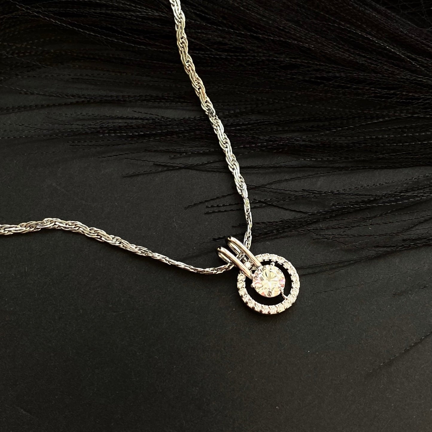  - Radiant Circle – Kaklarota ar mirdzošu apaļu kristālu - 2