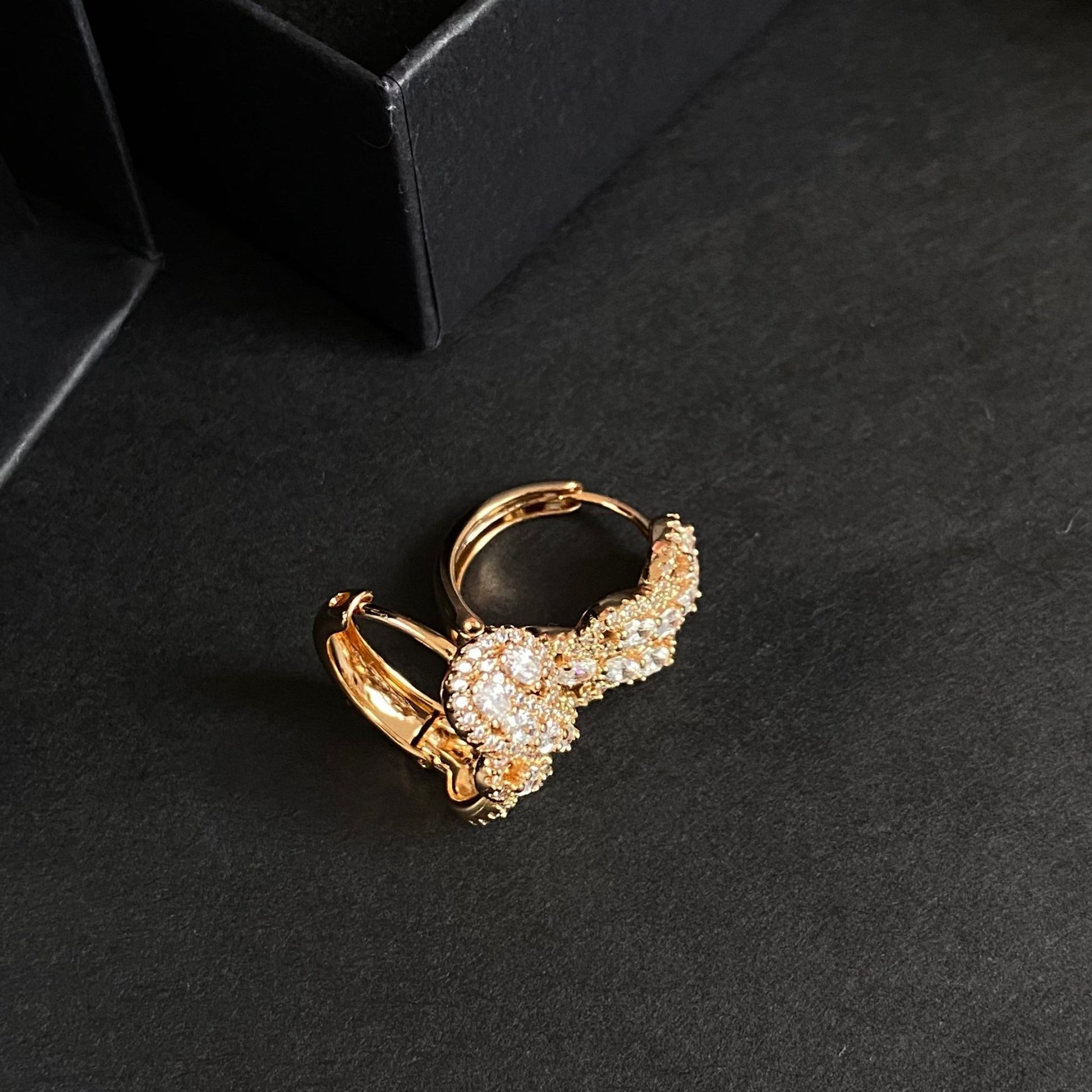 Royal Shine – Apzeltīti auskari ar ovāliem cirkonijiem – apzeltītas rotaslietas | Tavas Rotas